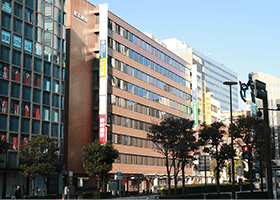 横浜駅からソフトキャンパスに向かったときの外観画像